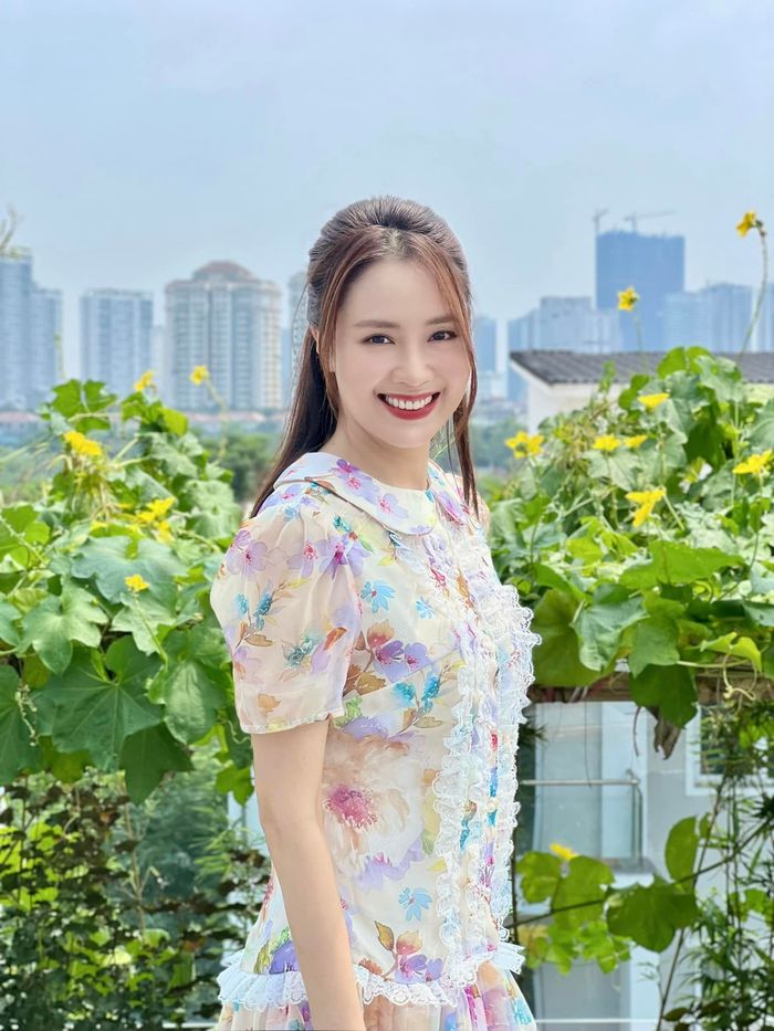 Mỹ nhân Việt diện tóc ngôi giữa: Hồng Diễm, Jennifer Phạm đẹp hơn hoa