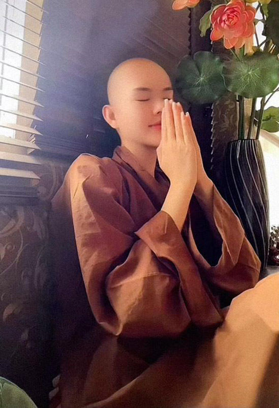 Mỹ nhân Việt sau chia tay: Hương Giang du lịch xả stress
