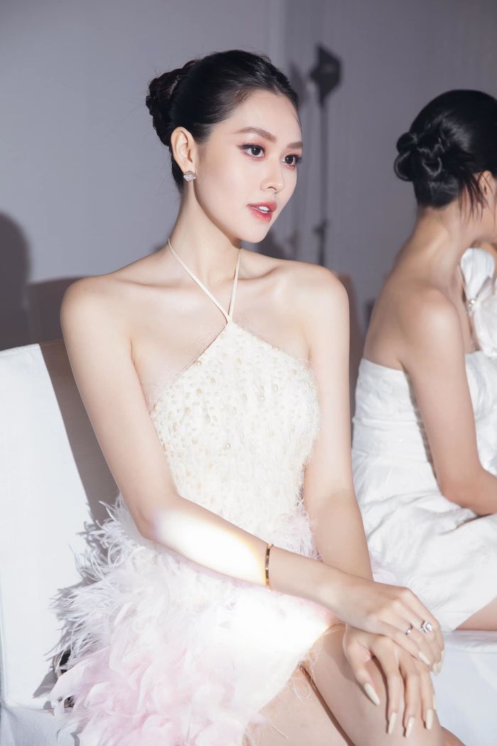 Mỹ nhân Việt sở hữu làn da đẹp phát hờn: Tâm Tít thắp sáng cả hồ bơi