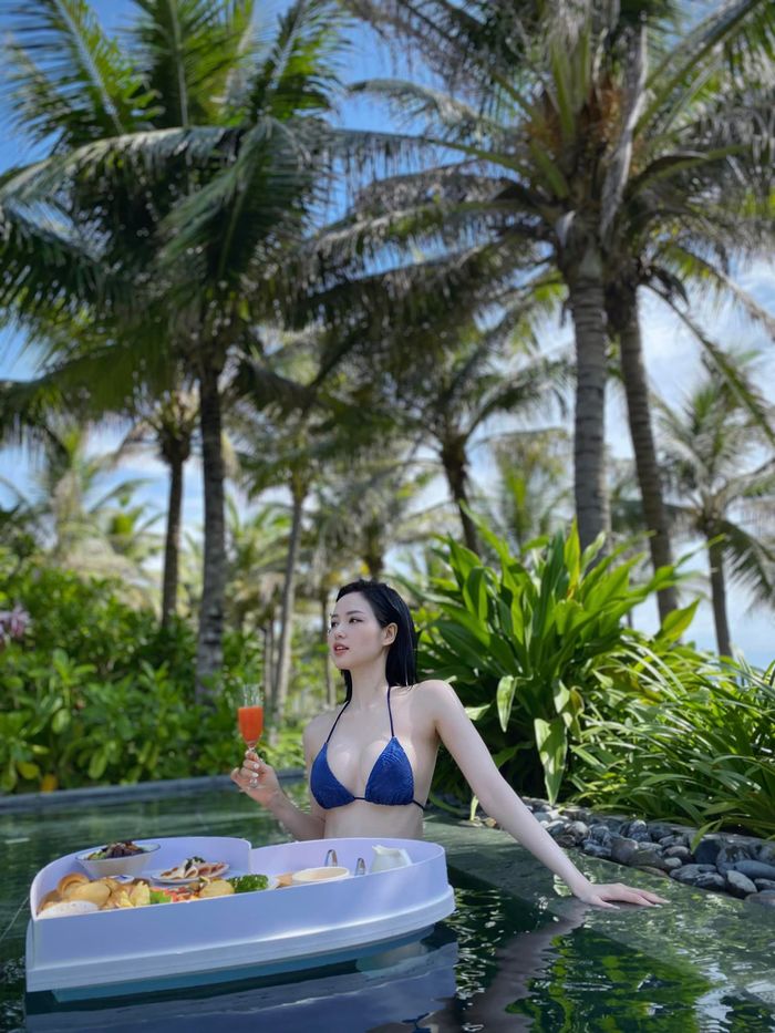 Mỹ nhân Việt sở hữu làn da đẹp phát hờn: Tâm Tít thắp sáng cả hồ bơi