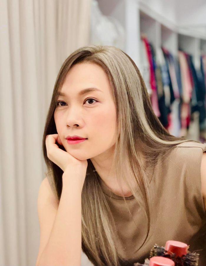 Mỹ nhân Việt U40, U50 vẫn nhuộm màu nổi: Hà Tăng đầu hai thứ tóc