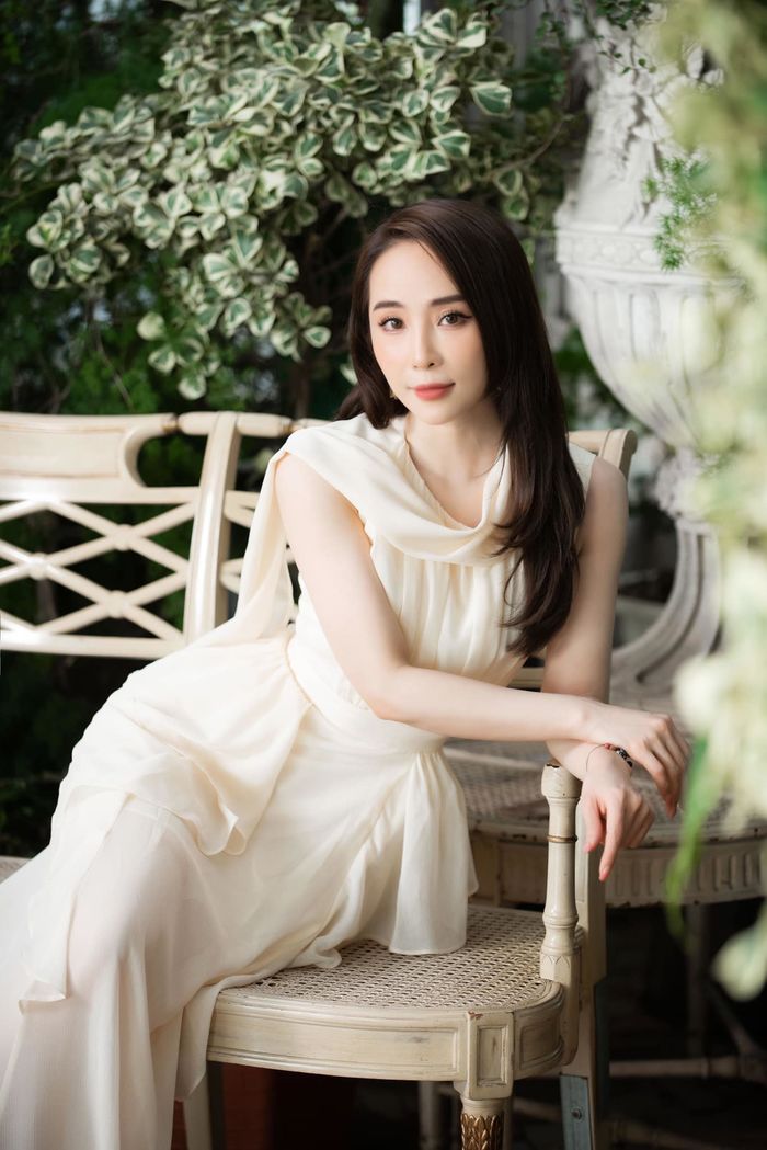 Mỹ nhân vũ trụ VTV sang ngưỡng U40 vẫn trẻ trung, ngỡ gái đôi mươi
