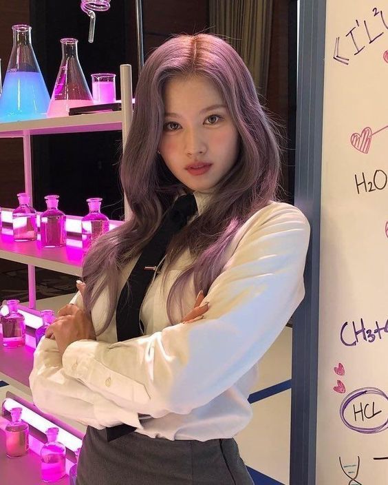 Mỹ nữ Kpop nhuộm tóc cà tím: fan mê mẩn trước sự xinh đẹp của Karina