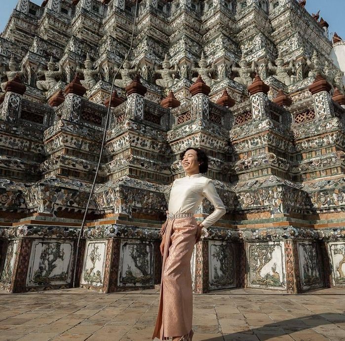 Nam sinh catwalk lốc xoáy 3 vòng mượt như hoa hậu khi lên nhận bằng