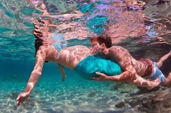 Nàng bầu bắt trend hóa Bát Giới: Lầy lội tạo nghìn dáng khoe bụng