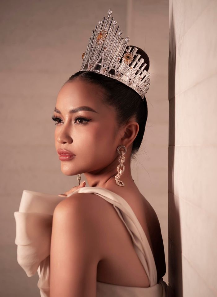 Ngọc Châu nhận job lạ trước thềm thi đấu ở Miss Universe