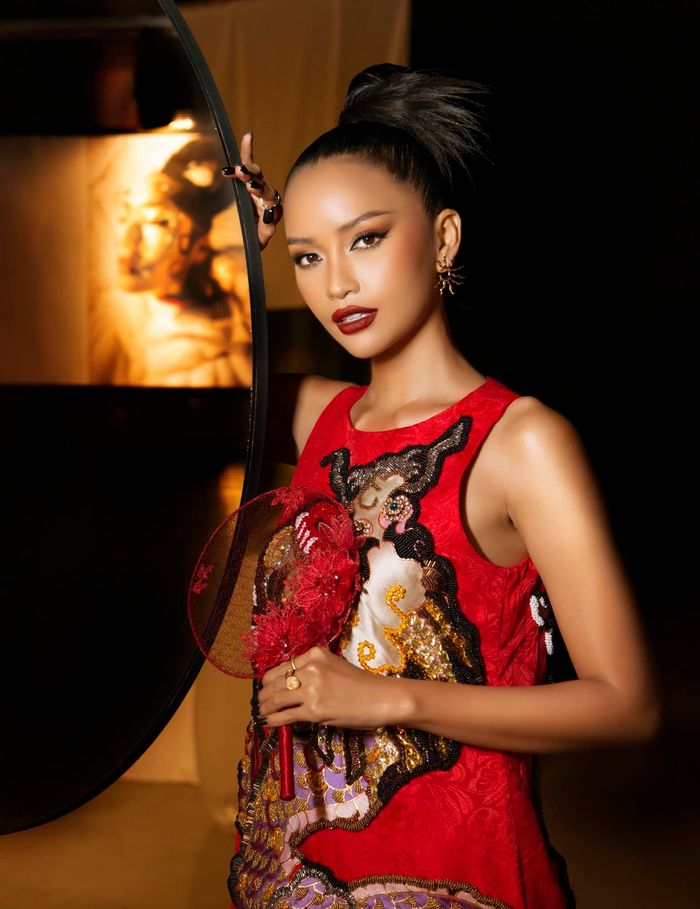 Ngọc Châu nhận job lạ trước thềm thi đấu ở Miss Universe