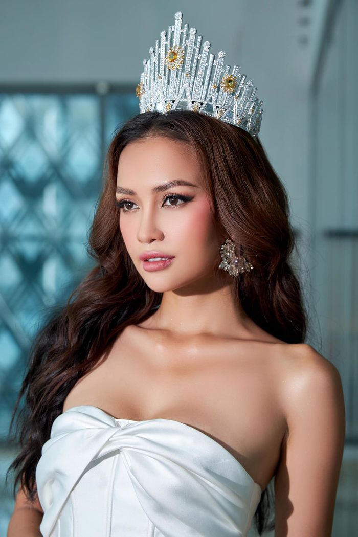 Ngọc Châu nhận job lạ trước thềm thi đấu ở Miss Universe