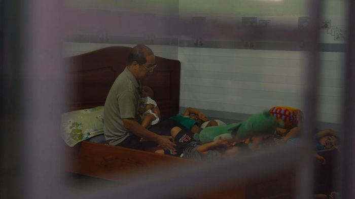 Người cha mắc u não của 131 đứa trẻ: Xúc động khi nhận được 1,8 tỷ