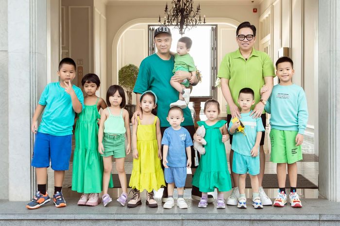 Nhóc tỳ nhà sao Việt làm mẫu ảnh: Bé Suchin có thừa sự đáng yêu