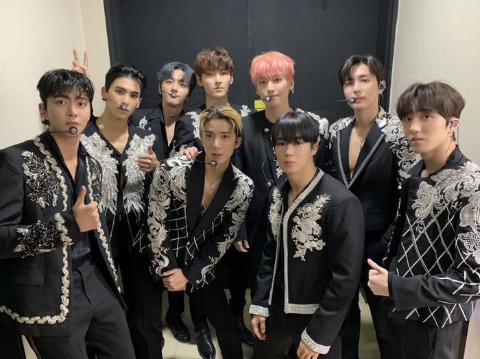 Nhóm nhạc Kpop vẹn nguyên đội hình từ lúc debut đến khi tái ký