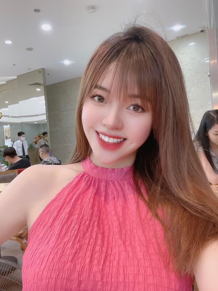Những cô vợ xinh đẹp của các nam thần VTV nhưng nói không với showbiz
