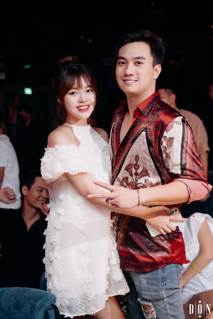 Những cô vợ xinh đẹp của các nam thần VTV nhưng nói không với showbiz