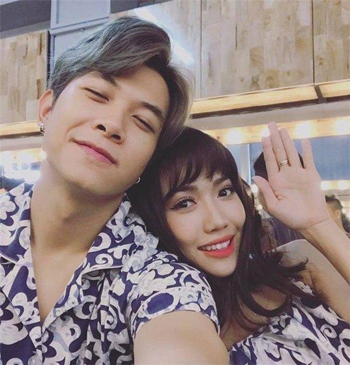 Những màn khoe hỷ sự tạo thành trend của sao Việt
