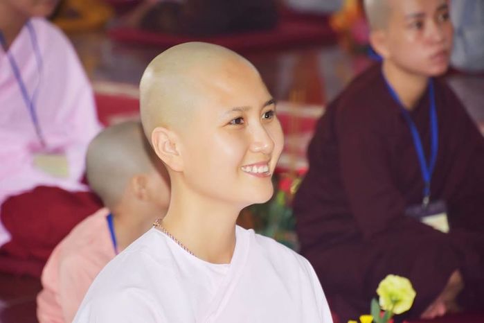 Những mỹ nhân Việt gây ngỡ ngàng khi xuống tóc đi tu