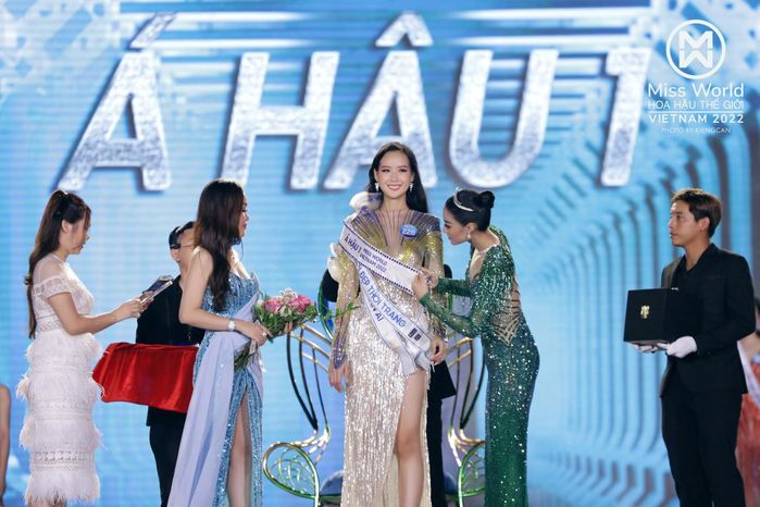 Những nàng hậu chứng minh còn thở là còn gỡ