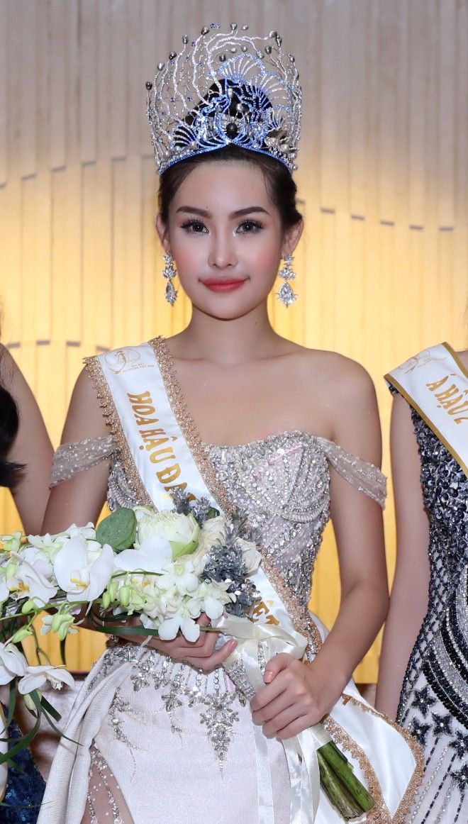 Hoa hậu gặp xui khi vừa đăng quang: Rơi vương miện, ngất xỉu đủ cả