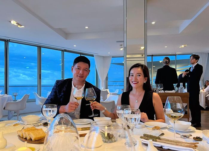 Những ông chồng Vbiz chăm đưa vợ xuất ngoại để hâm nóng tình cảm