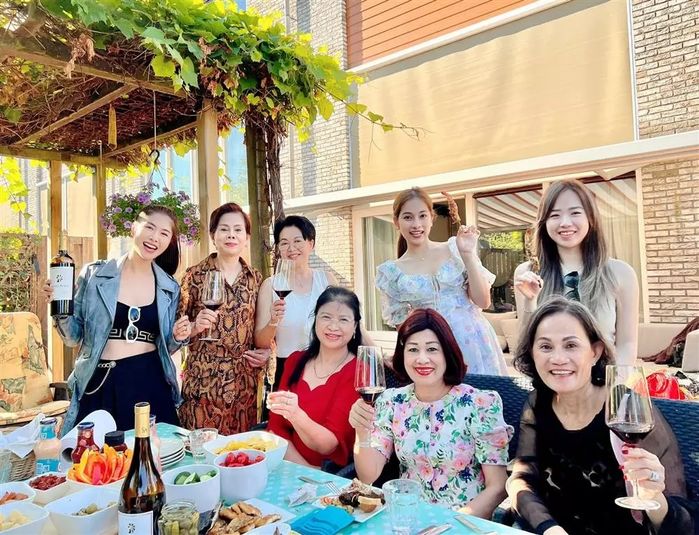 Sao Vbiz có biệt thự ở châu Âu: nhà của Dương Khắc Linh như resort