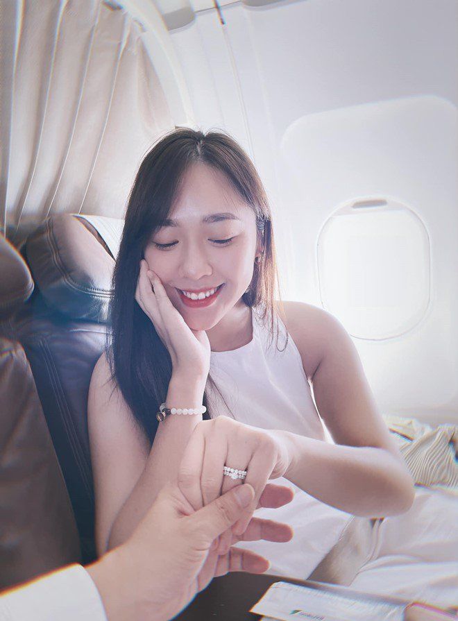 Nữ MC VTV từng được cầu hôn trên máy bay đã hạ sinh con trai đầu lòng