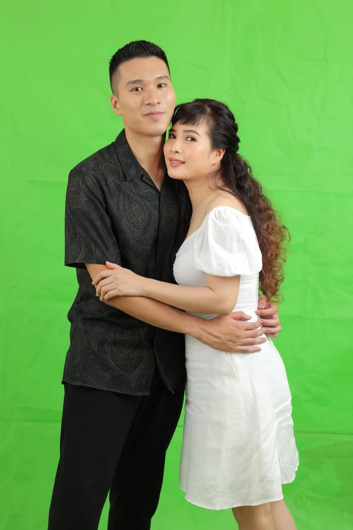 Nữ tiếp viên hàng không U50 vẫn ăn mặc cực teen, trẻ trung hết nấc