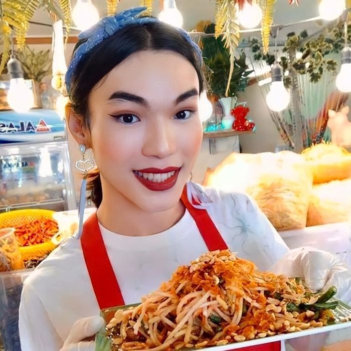 Phạm Thoại ghé ăn thử quán gỏi Ty Thy, phản ứng ai cũng bất ngờ