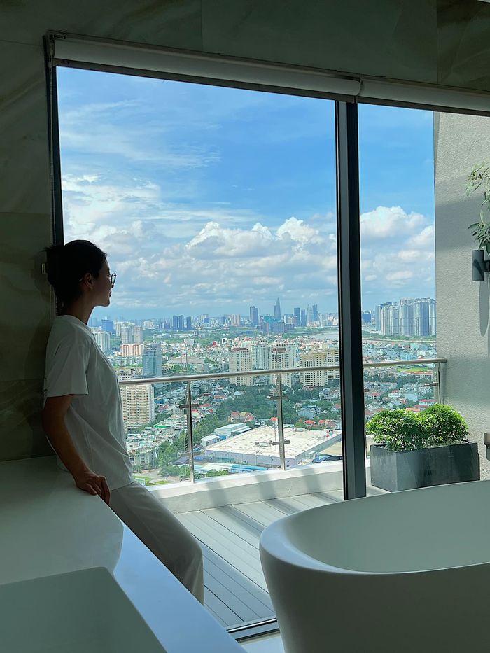 Phương Khánh giàu khủng: Tậu penthouse triệu đô, mỗi ngày một túi hiệu