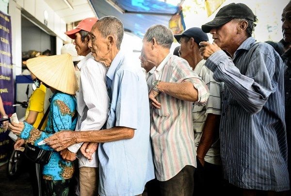 Quán cơm 2.000 giữa Sài thành: Hai bà sui nghỉ hưu đứng ra điều hành