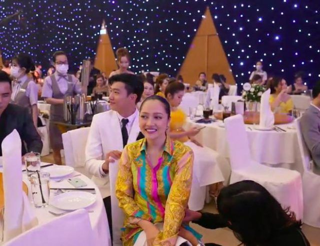 Sao nam tinh tế trong Vbiz: Quốc Trường che chắn khi Bảo Anh gặp sự cố