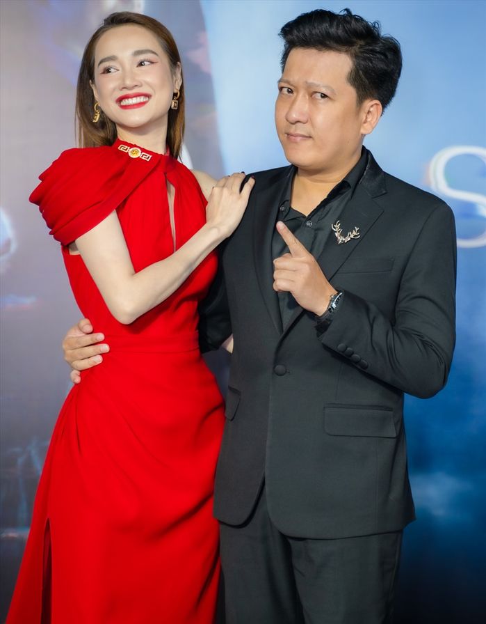 Sao Việt đảm đang việc nhà: Tuấn Hưng livestream giặt đồ bằng tay