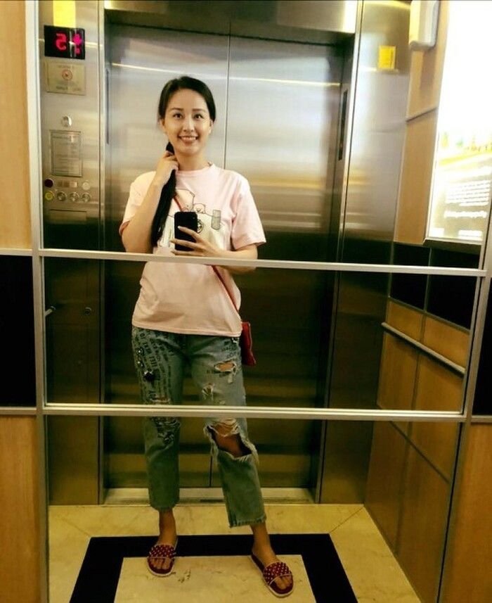 Sao Việt diện đồ hiệu mà nó lạ lắm: Áo 100 triệu bị ví như áo mưa