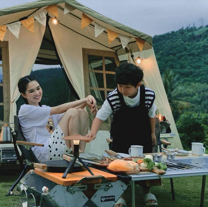 Sao Việt đổi gió với style đi cắm trại ngủ lều: Resort 5 sao xưa rồi