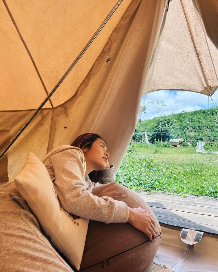 Sao Việt đổi gió với style đi cắm trại ngủ lều: Resort 5 sao xưa rồi