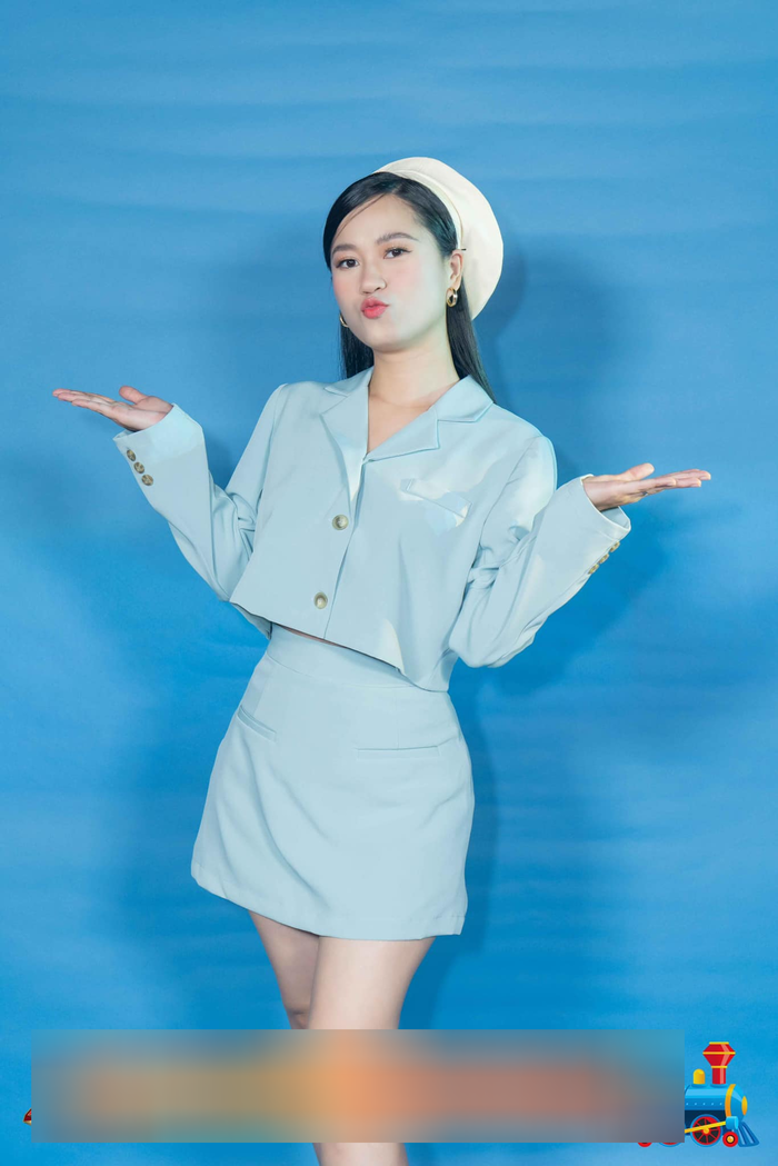 Sao Việt trong style sinh viên: Hương Giang tươi rói hậu chia tay