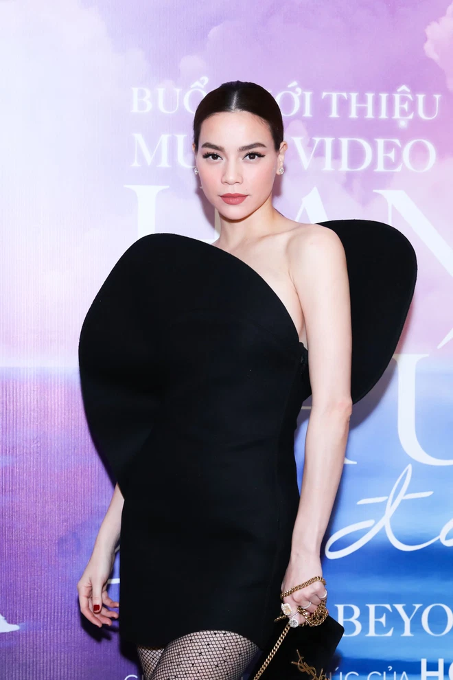 Sao Vbiz - Cbiz đụng chan chát outfit: Hà Kiều Anh không kém Bá Chi