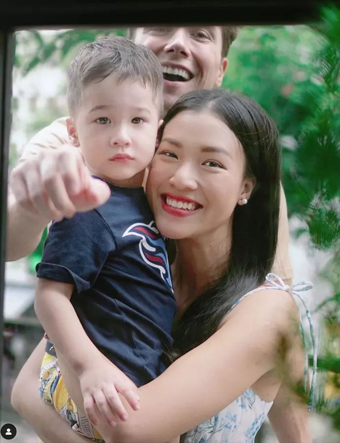 Sao Việt ưu tiên con cái hậu ly hôn: Hoàng Oanh cho con đi chơi với bố