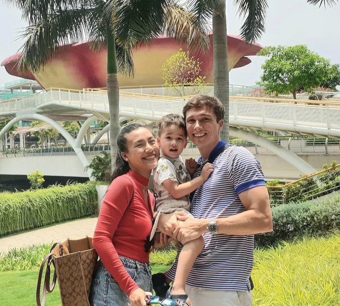 Sao Việt ưu tiên con cái hậu ly hôn: Hoàng Oanh cho con đi chơi với bố
