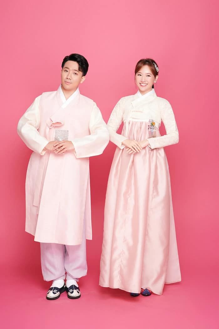 Sau phủ nhận ly hôn, Trấn Thành chiều lòng Hari Won cùng mặc hanbok