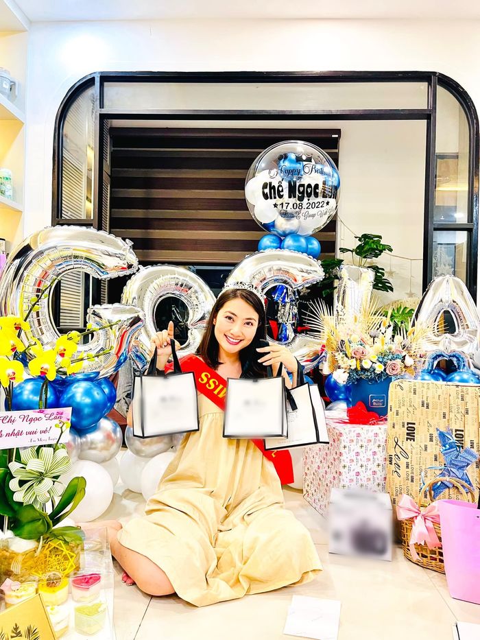 Sinh nhật Ngọc Lan: Mẹ tặng nhẫn, quý tử đến trường quay thổi nến cùng