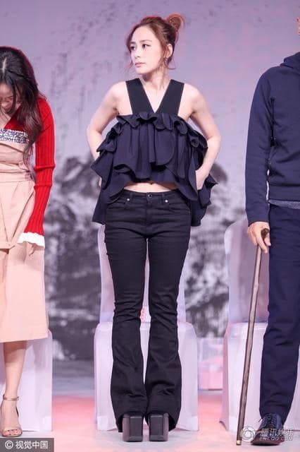 So kè những pha đi cà kheo của dàn sao Cbiz: Lộ Tư ăn gian 15 cm