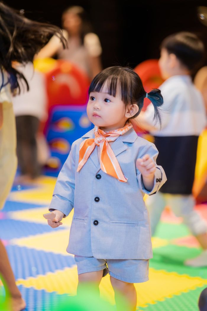 Suchin đích thị là nhóc tỳ số hưởng: Siêu xe, váy áo đều khắc tên