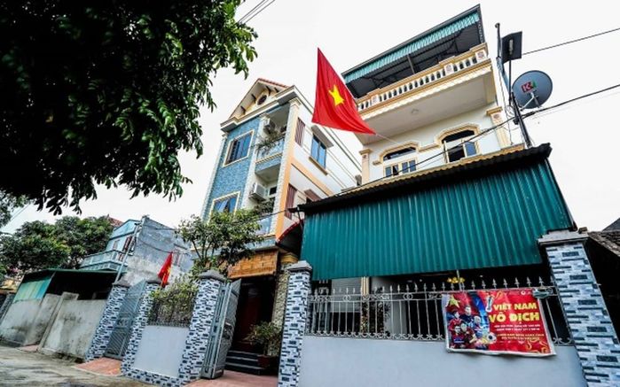Tài sản kếch xù tuyển Việt Nam: Văn Hậu nhà xe bạc tỷ