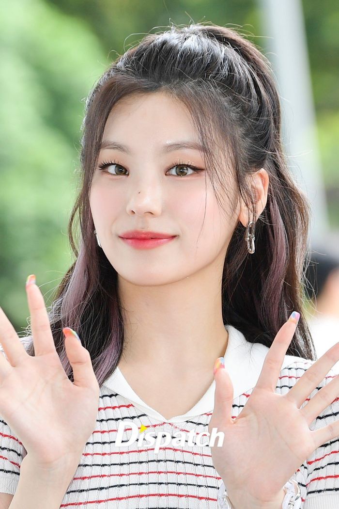 Tân binh nhóm NewJeans gây bão vì mắt mèo đẹp chẳng kém Jennie, Yeji