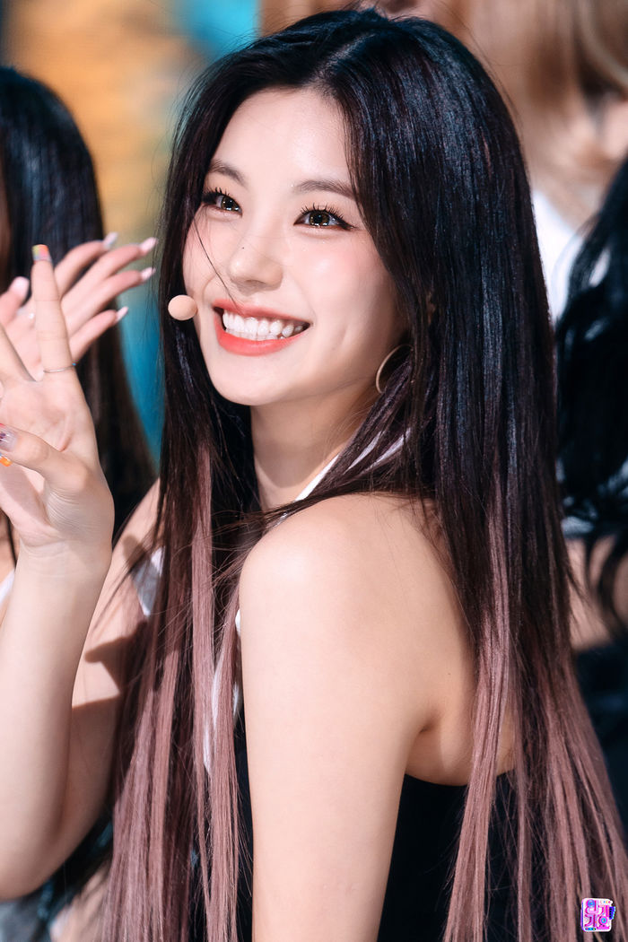 Tân binh nhóm NewJeans gây bão vì mắt mèo đẹp chẳng kém Jennie, Yeji