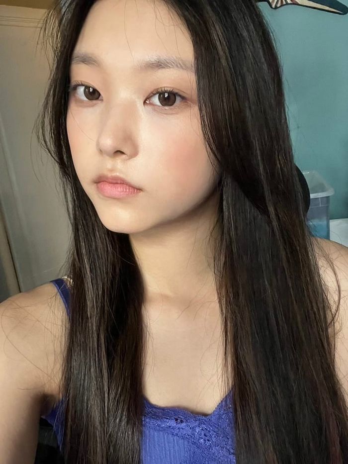 Tân binh nhóm NewJeans gây bão vì mắt mèo đẹp chẳng kém Jennie, Yeji