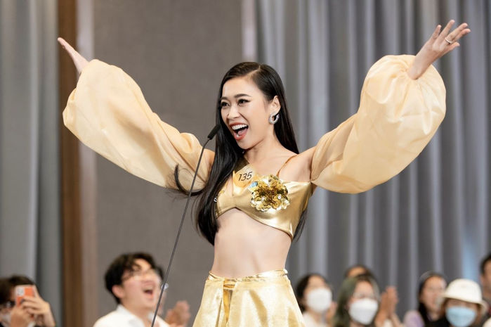 Thí sinh Miss Grand Vietnam hô tên chất ngất: Mai Ngô đọc rap