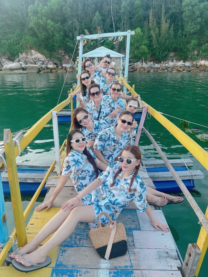 Thời trang bầu bí đa dạng của Hồ Bích Trâm: Mỗi ngày một túi hiệu