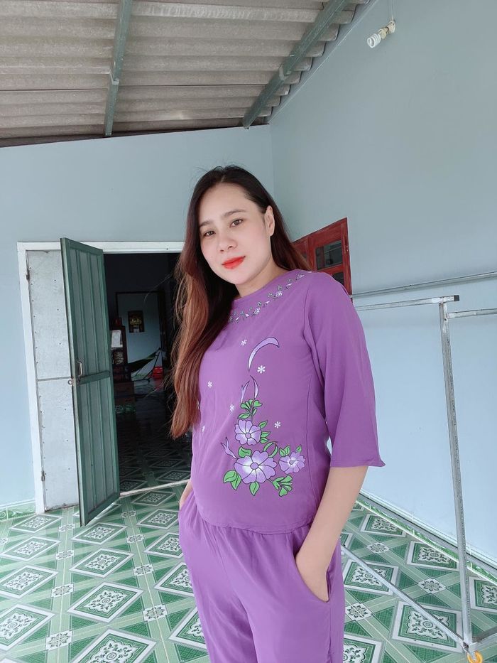 Thời trang bầu bí đa dạng của Hồ Bích Trâm: Mỗi ngày một túi hiệu