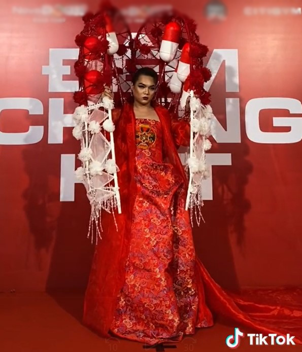 Thời trang đi thảm đỏ của Phạm Thoại: Luôn thích giật spotlight