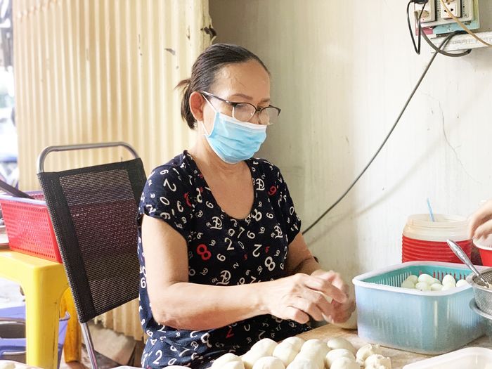 Tiệm bánh bao chiên bán hơn 2.500 cái/ngày ở Sài Gòn: Đã 30 năm tuổi